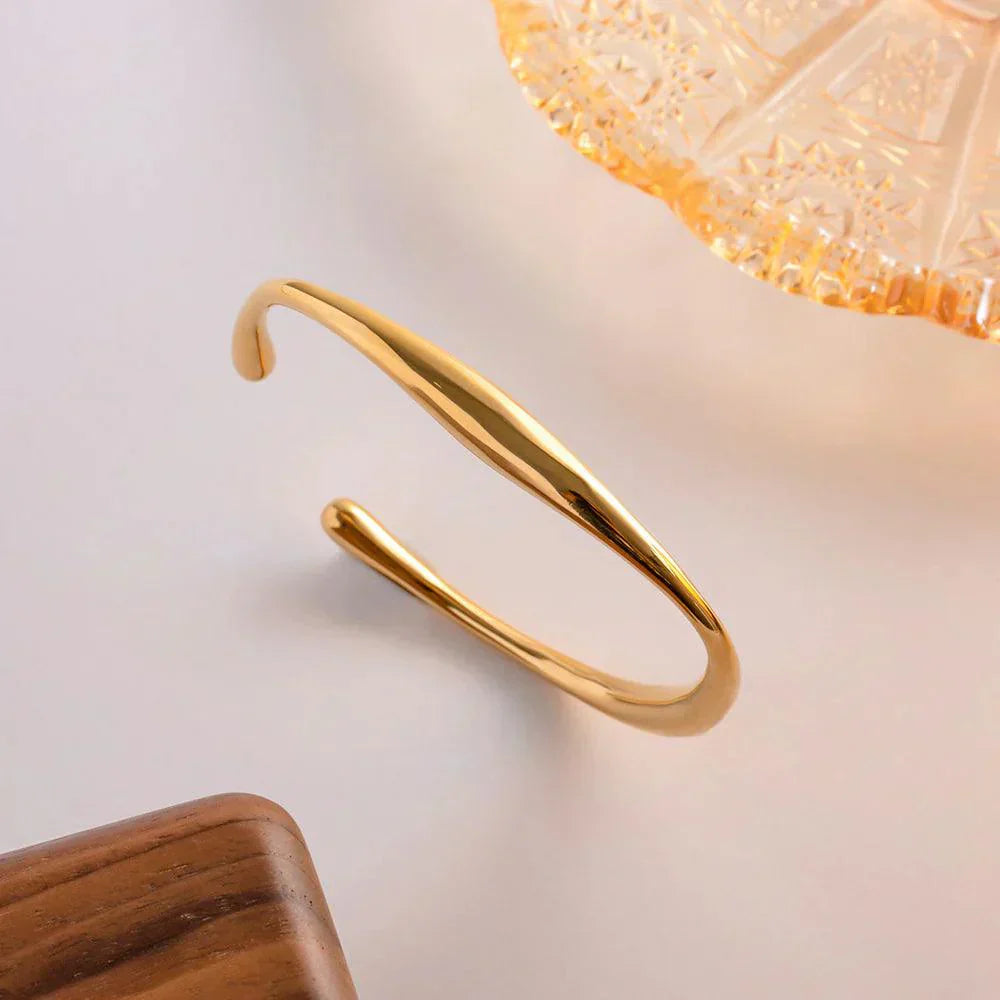 Dia – Skulpturales Armband aus Edelstahl