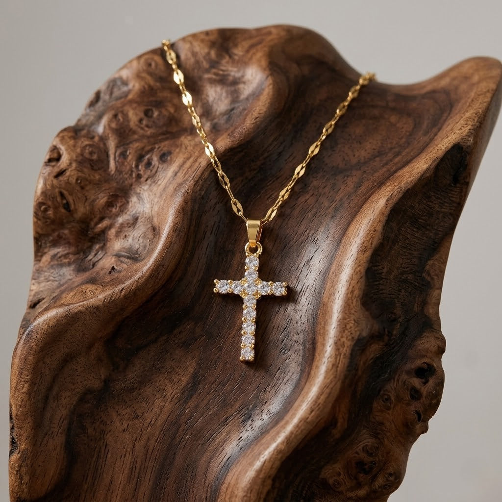 Noah – Vergoldete Kette mit Zirkonia-Kreuz