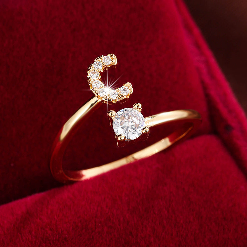 Nova – Moderner offener Ring mit Initiale