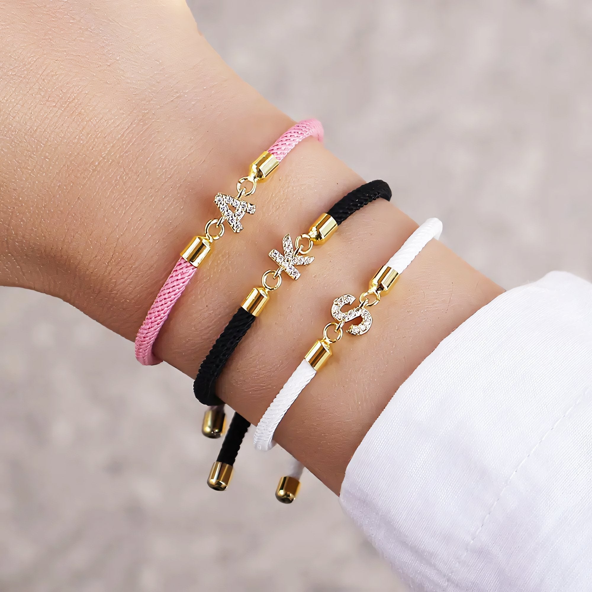 Calla – Verstellbares Armband mit gravierter Initiale