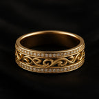 Jevy – Breiter Ring in Gold mit Aussparungen