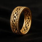 Jevy – Breiter Ring in Gold mit Aussparungen