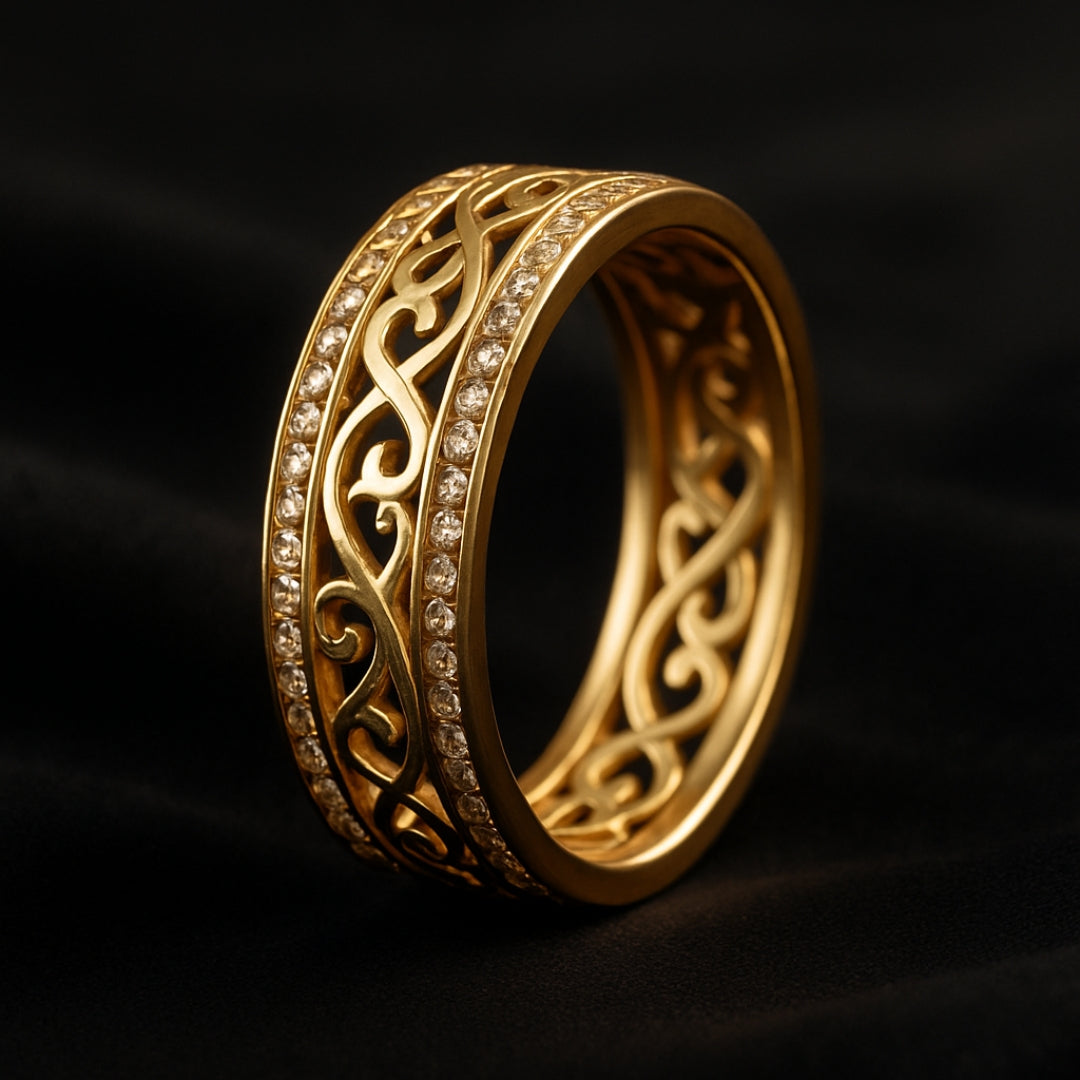Jevy – Breiter Ring in Gold mit Aussparungen