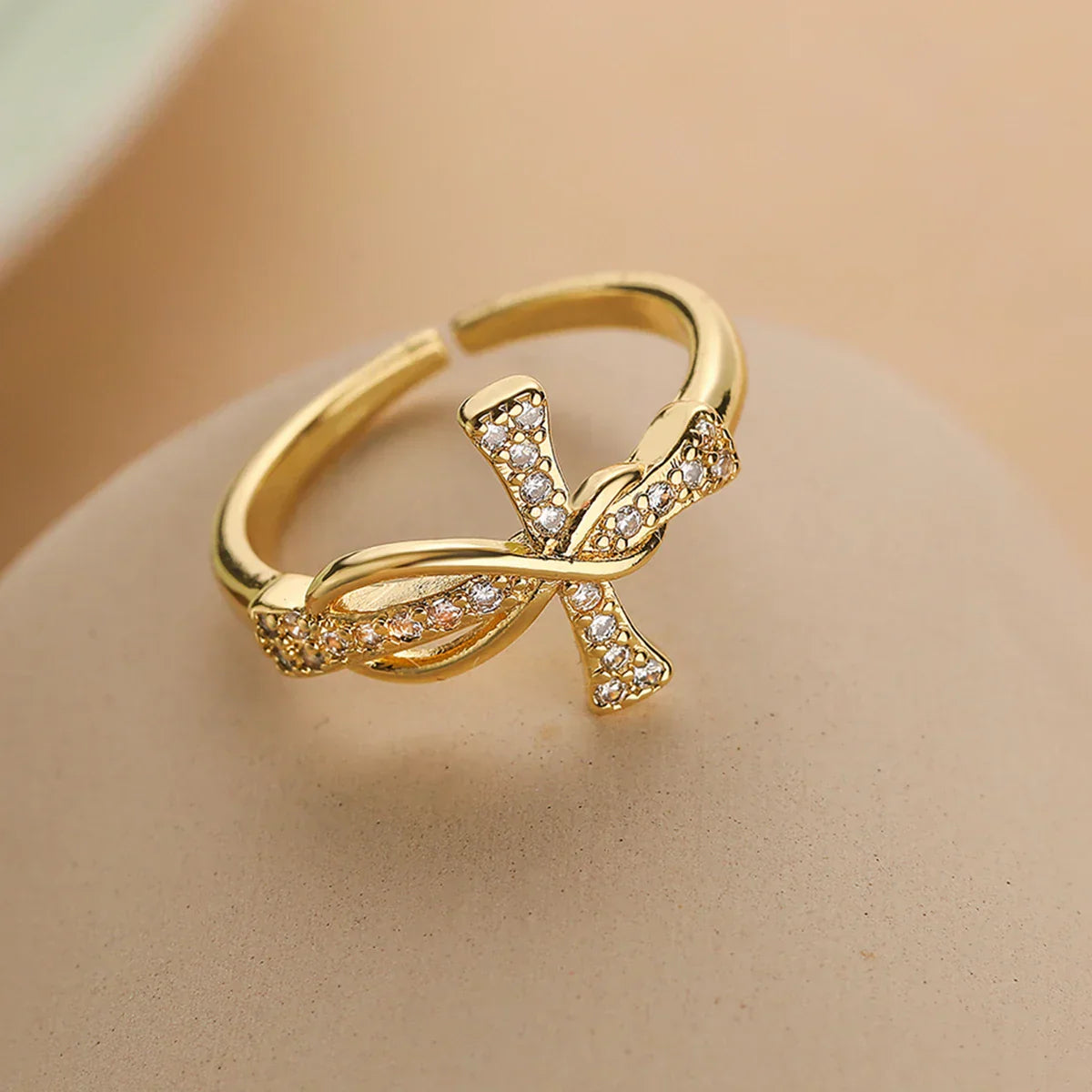 Eliane – Ring mit christlichem Kreuz aus Zirkon für Frauen