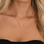 Amora – Herz Initialen Halskette in Gold