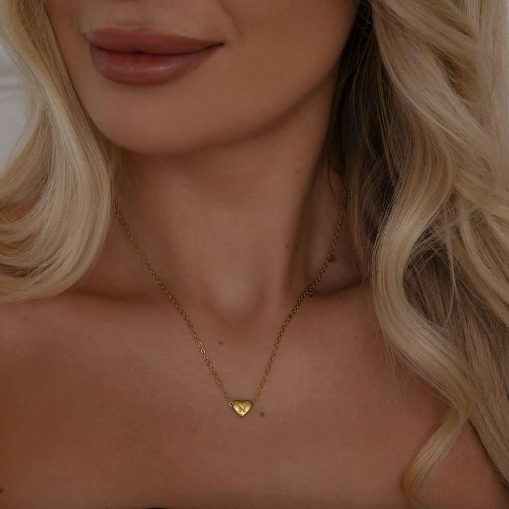 Amora – Herz Initialen Halskette in Gold