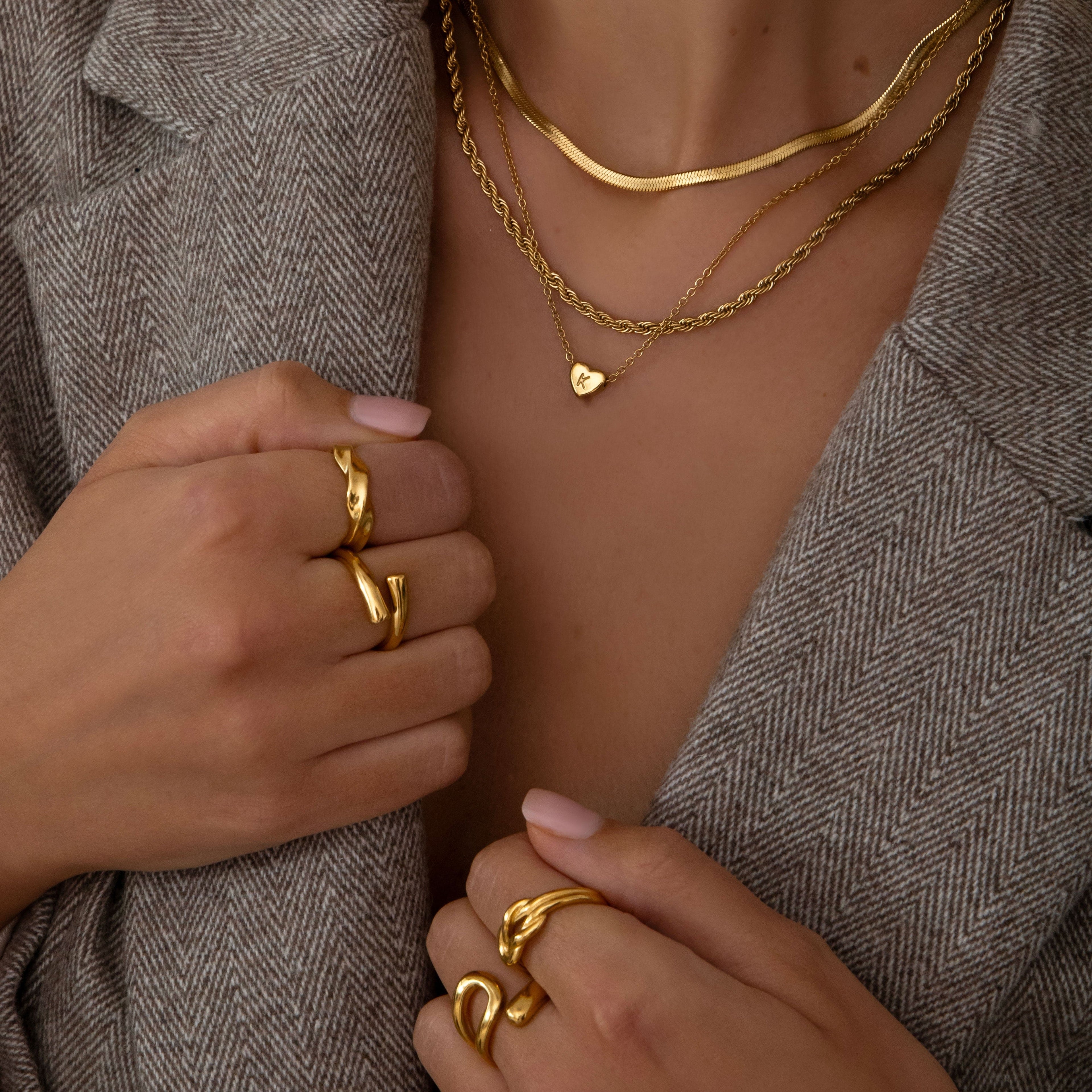 Amora – Herz Initialen Halskette in Gold