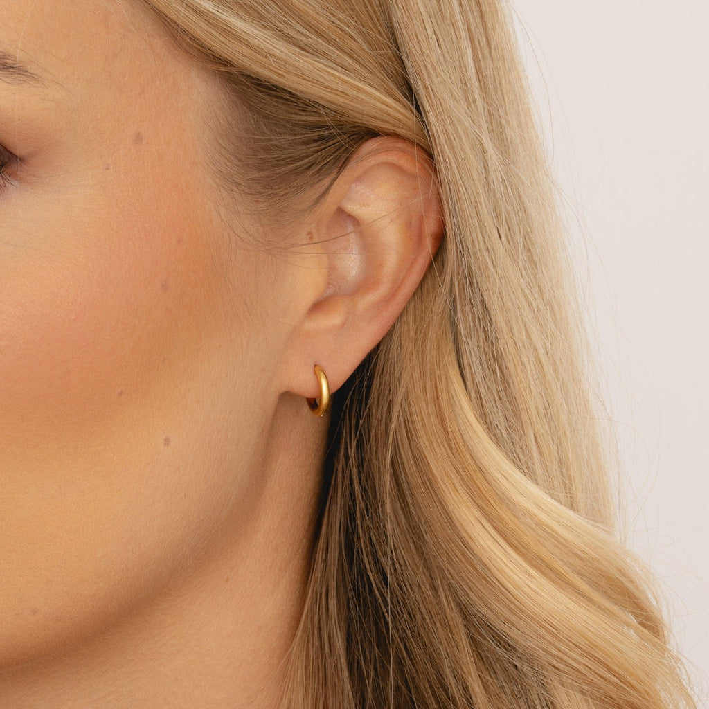 Celia – Stilvolle Goldene Creolen