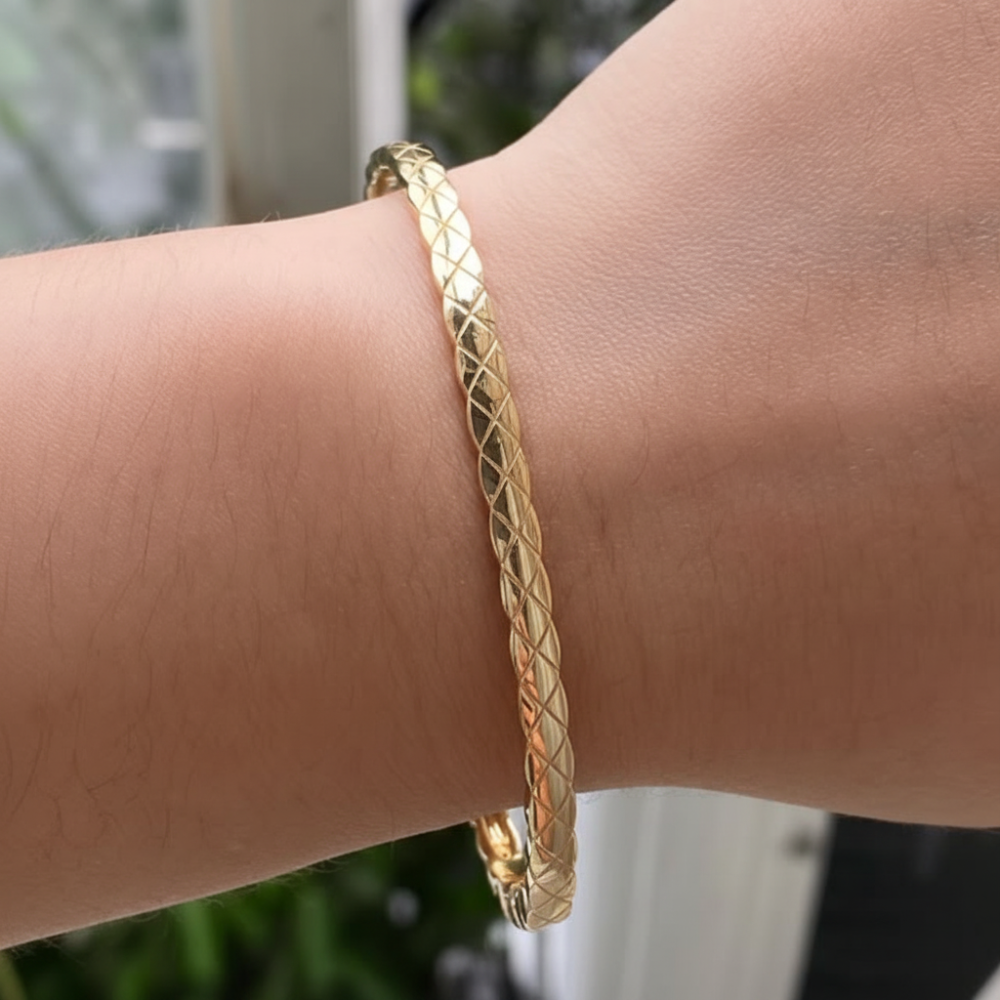 Goldener Struktur-Armreif