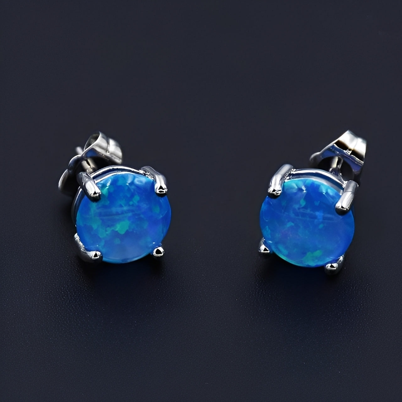 Camille – Stilvolle Stud-Ohrringe in Opal