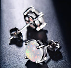 Camille – Stilvolle Stud-Ohrringe in Opal