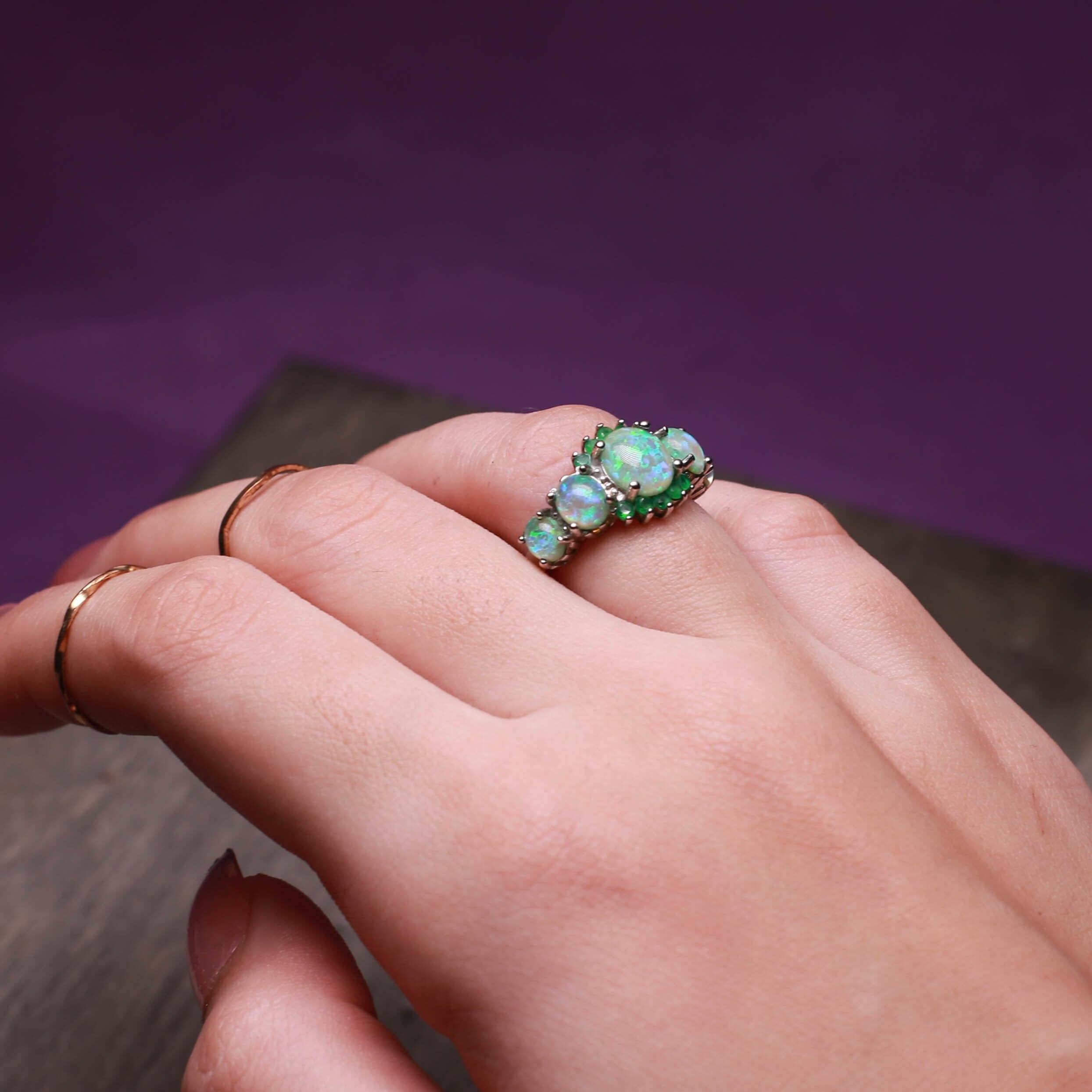 Toni – Ring Grüner Opal & Smaragd