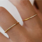 Alana – Zarter Ring mit gesprenkelten Diamanten