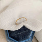 Alana – Zarter Ring mit gesprenkelten Diamanten