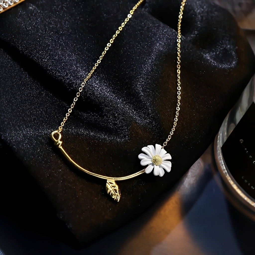 Azadeh - Blüten und Blatt Halskette