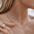 Aveline – Doppelte Halskette mit Goldperlen und Emaille