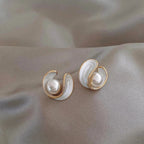 Alina – Elegante Ohrringe mit Weißem Opal, Perle und Gold