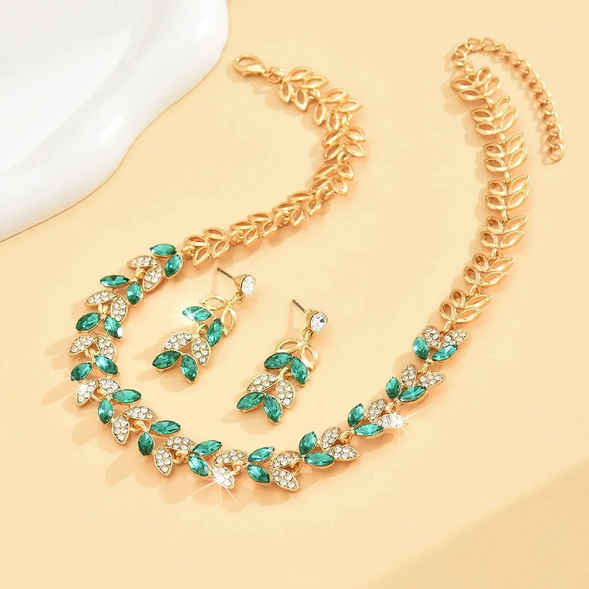3-teiliges Damen-Schmuckset mit Blattmotiv und Steinakzenten