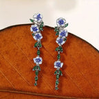 Yara – Hängende Ohrringe in Blumenblau