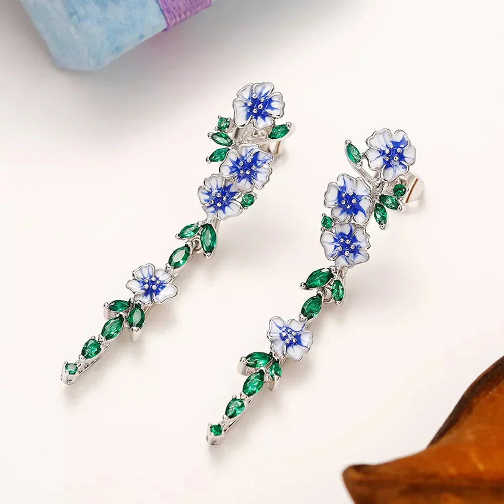 Yara – Hängende Ohrringe in Blumenblau