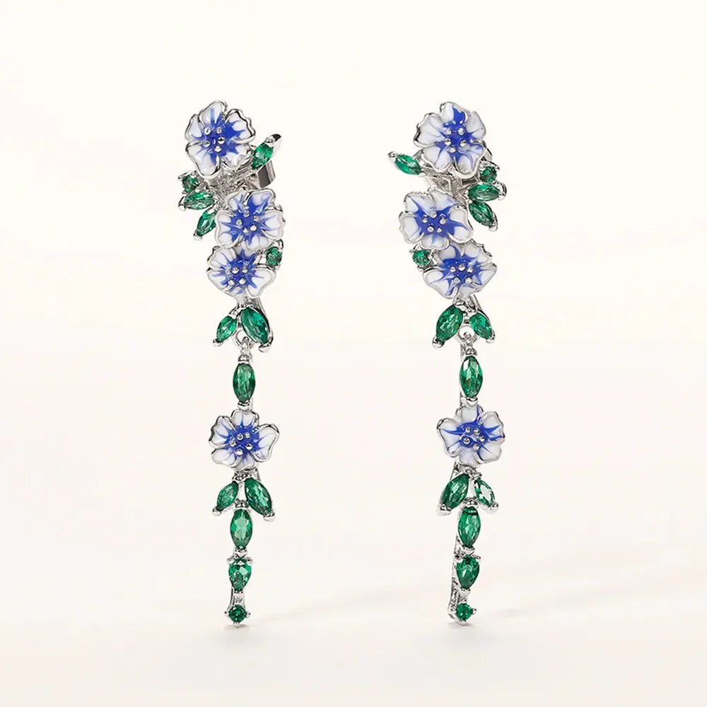 Yara – Hängende Ohrringe in Blumenblau
