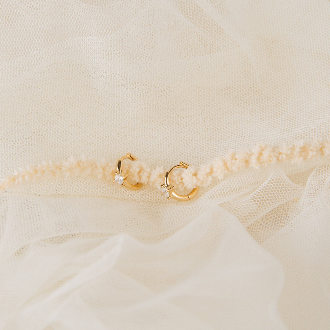 Diamant-Ohrring - Funkelnder Huggie-Ohrring