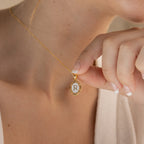 Halskette mit Initialen-Anhänger - Halskette aus heller Emaille und Gold