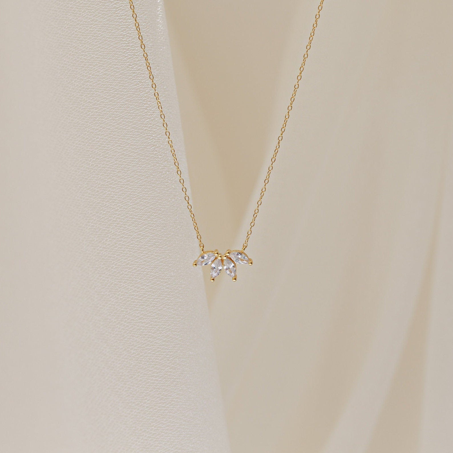Marquise Diamant-Halskette - Eingelassener Marquise Stein