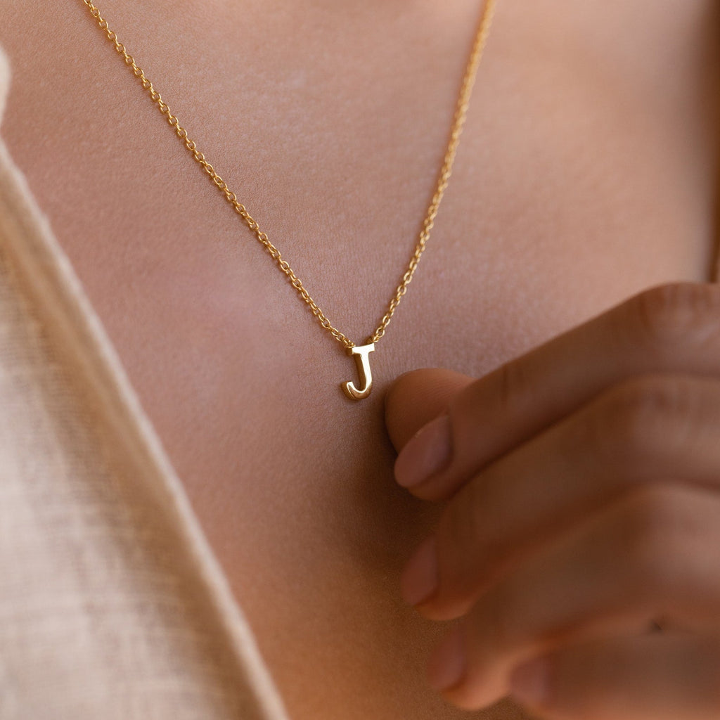 Elegante Halskette mit Buchstaben - Modische Kette mit Initialen