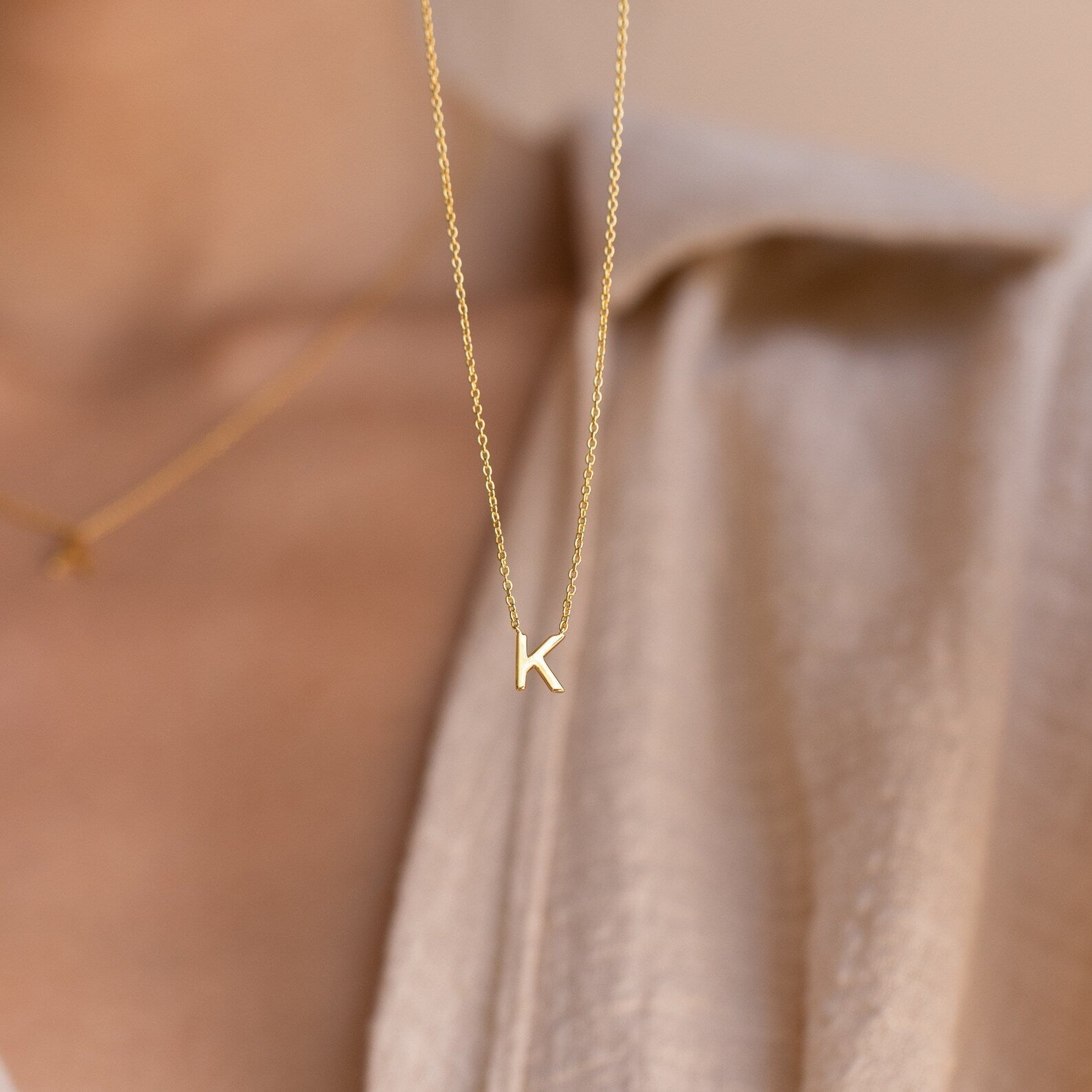 Elegante Halskette mit Buchstaben - Modische Kette mit Initialen