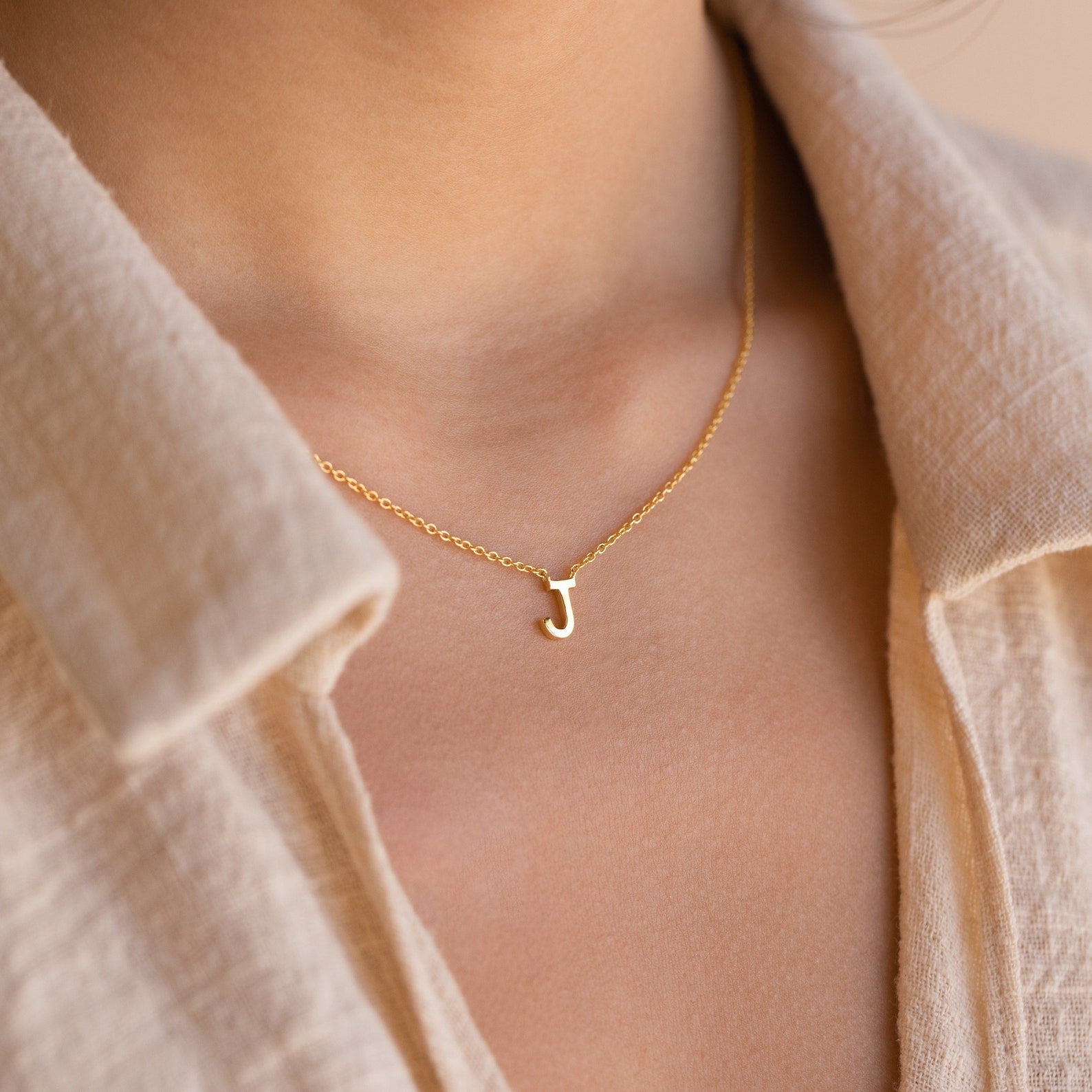 Jasmine – Filigrane Kette mit individuellem Initial