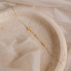 Halskette mit seitlichen Buchstaben - Personalisierte Initialen-Halskette