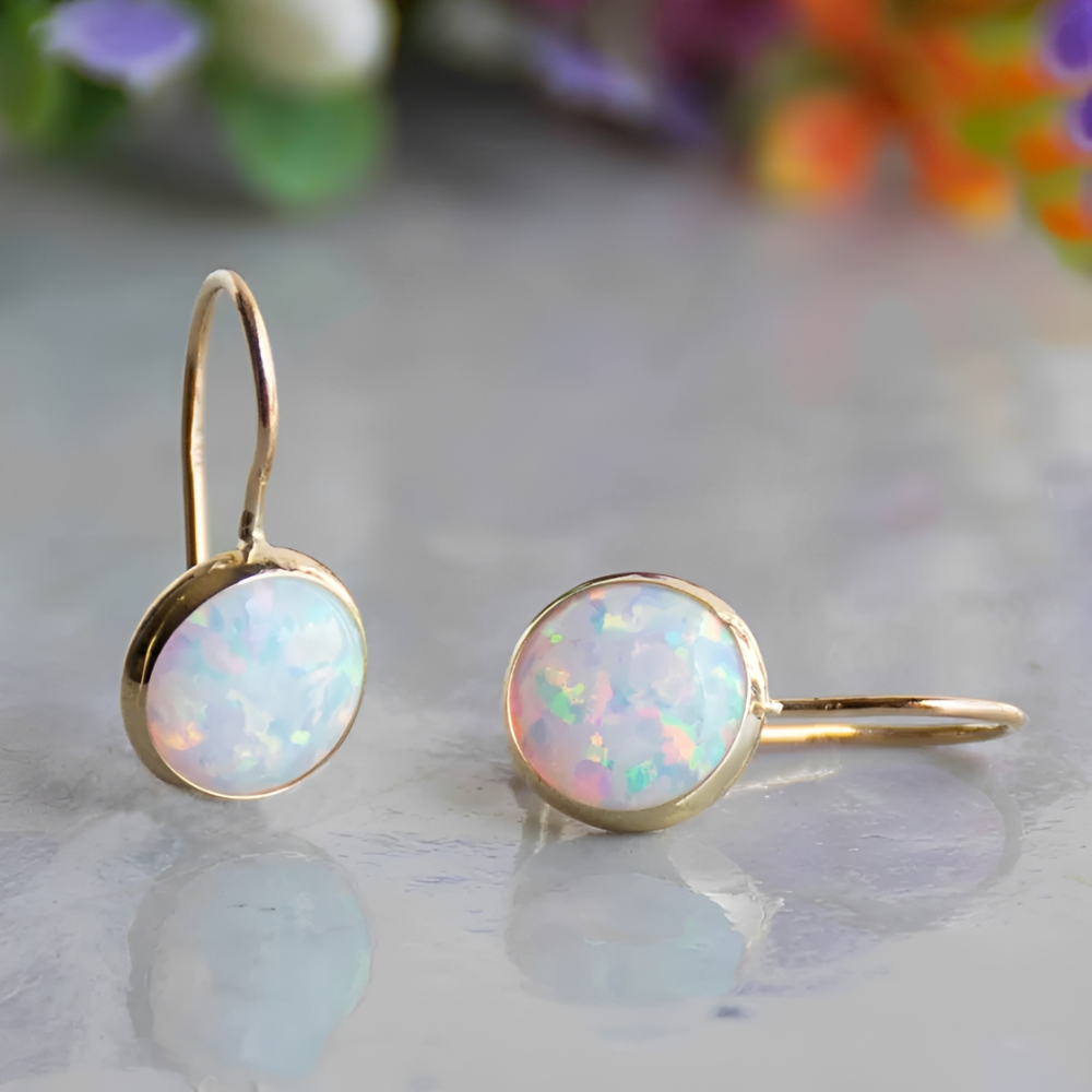 Mireya – Vintage Goldene Ohrringe mit Opalstein