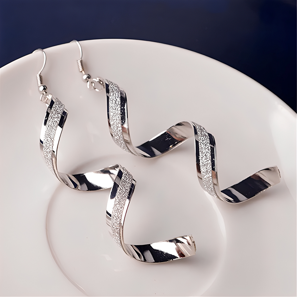 Jia – Funkelnde Silber Spiral Ohrringe