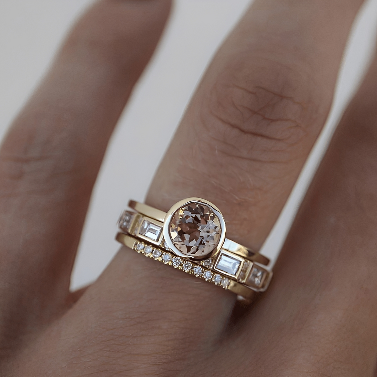 Damen Ring-Set mit eingefassten Steinverzierungen