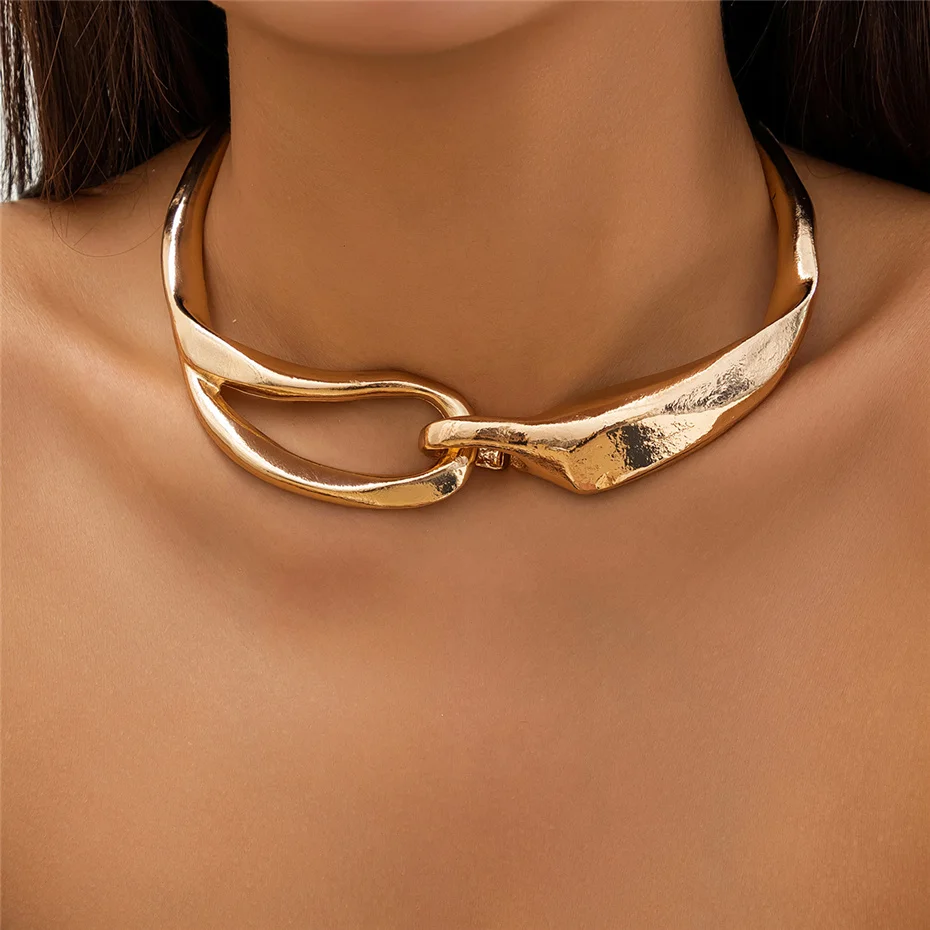 Ariane – Goldene Kette im Vintage-Stil