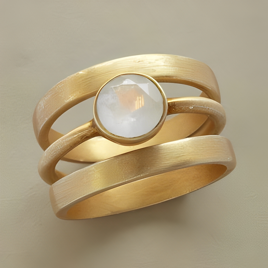 Jaira – Vintage-Ring aus Gelbgold mit integriertem Mondstein