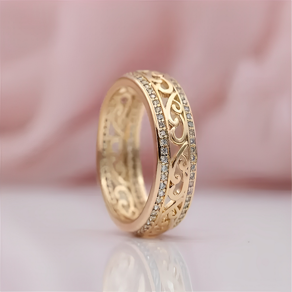 Jevy – Breiter Ring in Gold mit Aussparungen