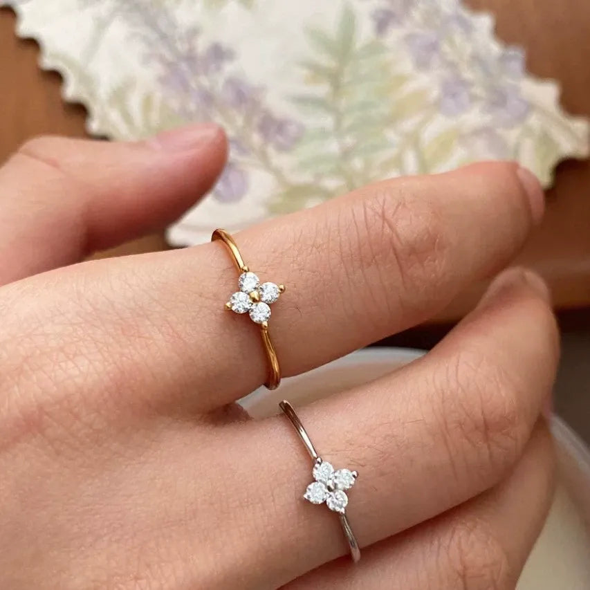 Mia – Ring mit Kleeblatt und Kristall