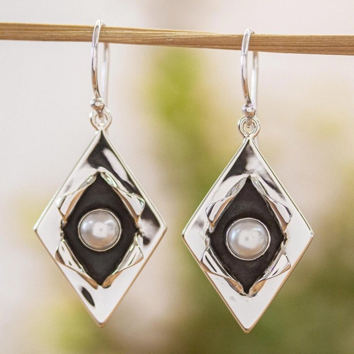 Nova – Vintage-Ohrringe mit Perlen & Stilvollem Silber