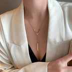 Vera – Halskette mit geometrischem Anhänger