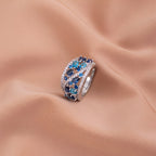Julie – Vintage-Ring mit blauem Zirkon und goldenem Akzent