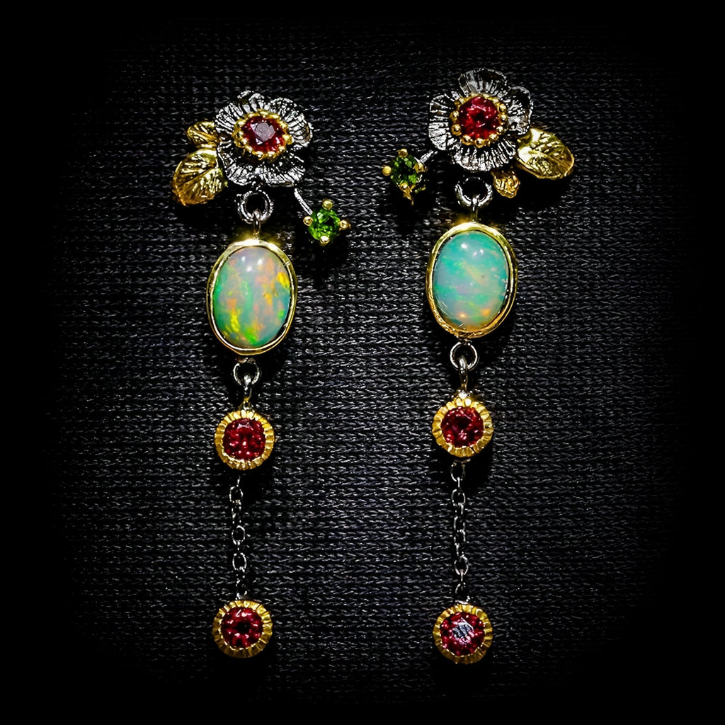 Yara – Boho-Ohrringe mit Opal und rotem Zirkonia