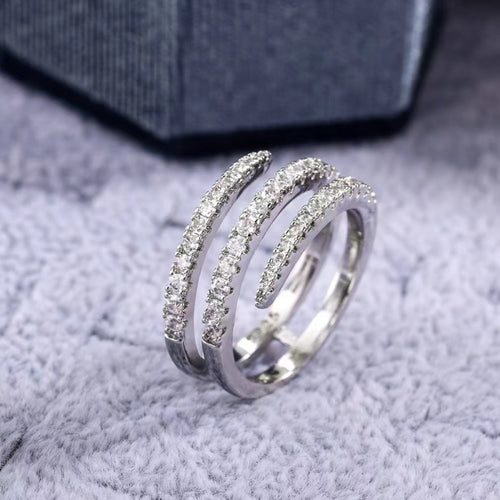 Ailee – Ring in Spiralform mit besetzten Kristallen