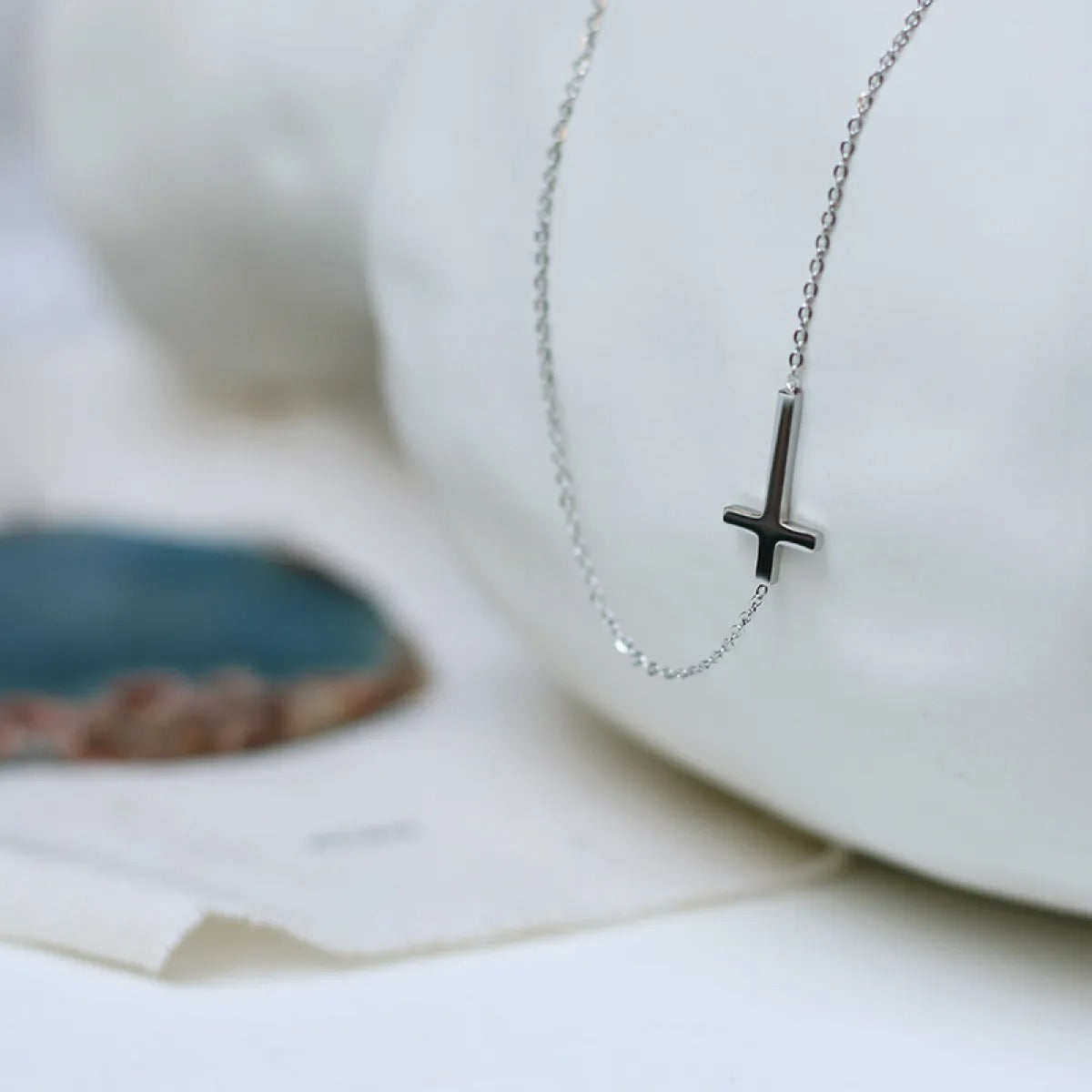Nelly – Kette mit Minimalistischem Kreuz