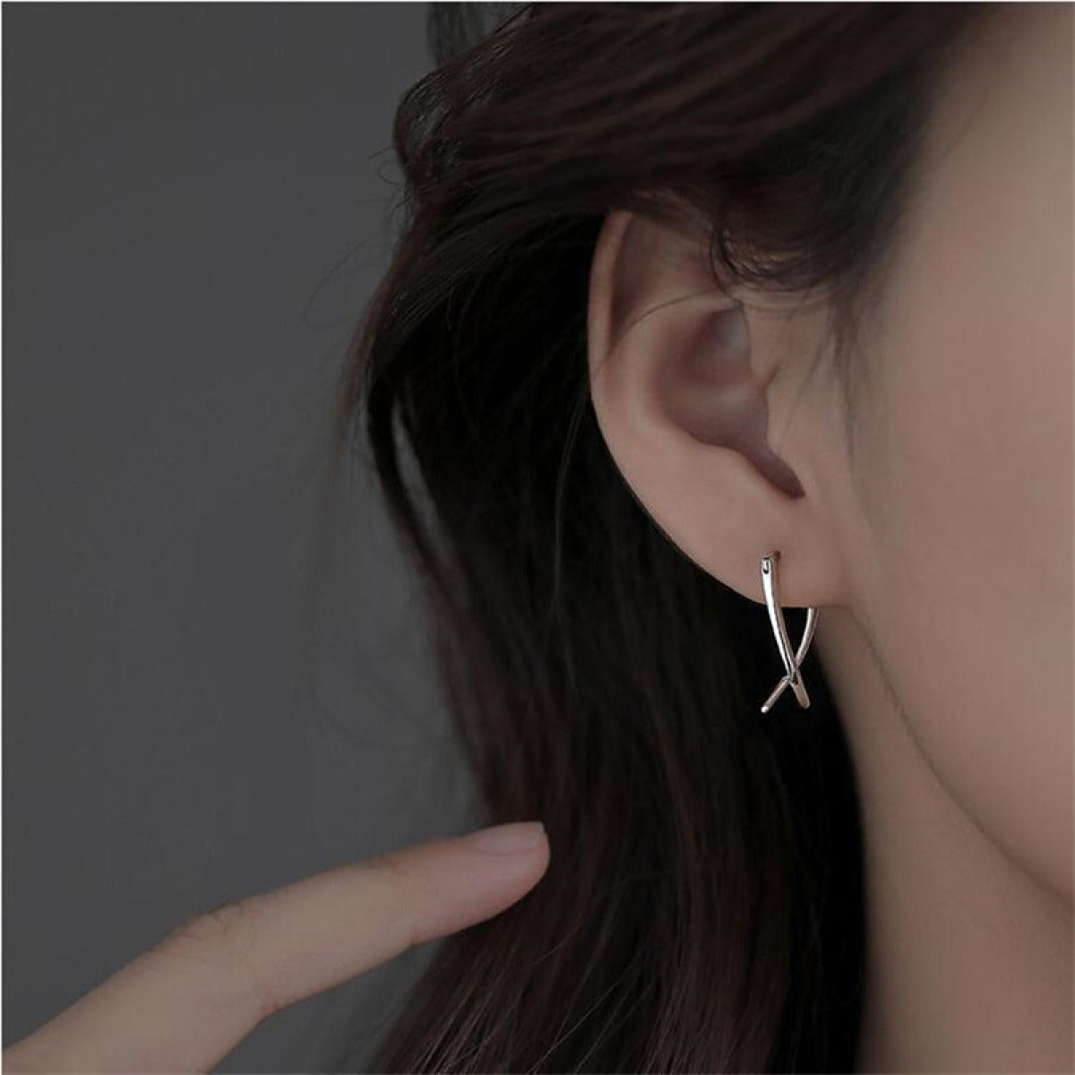 Emilie – Ohrringe Stilvolle Gekreuzte Linien