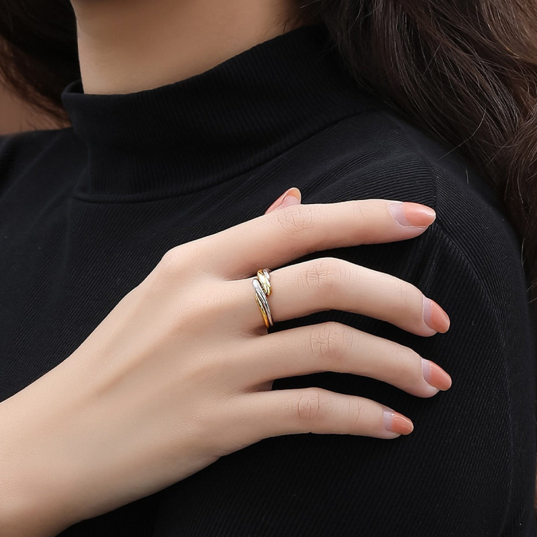 Elaine – Damenring mit unregelmäßigem Wasserwellen-Design