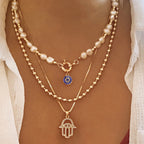 Jade – Mehrschichtiges Collier mit Perlen und Hamsa