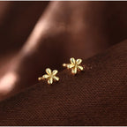 Lily – Kleine Ohrringe aus Gold