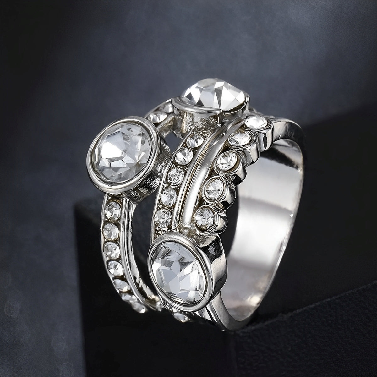 Elvie – Vintage-Ring aus hochwertigem Material mit Schichten und Kristallen